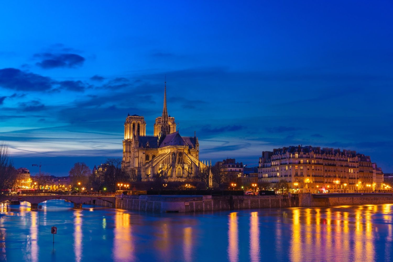 パリの風景写真 - マジックアワーに撮影した美しい花の都