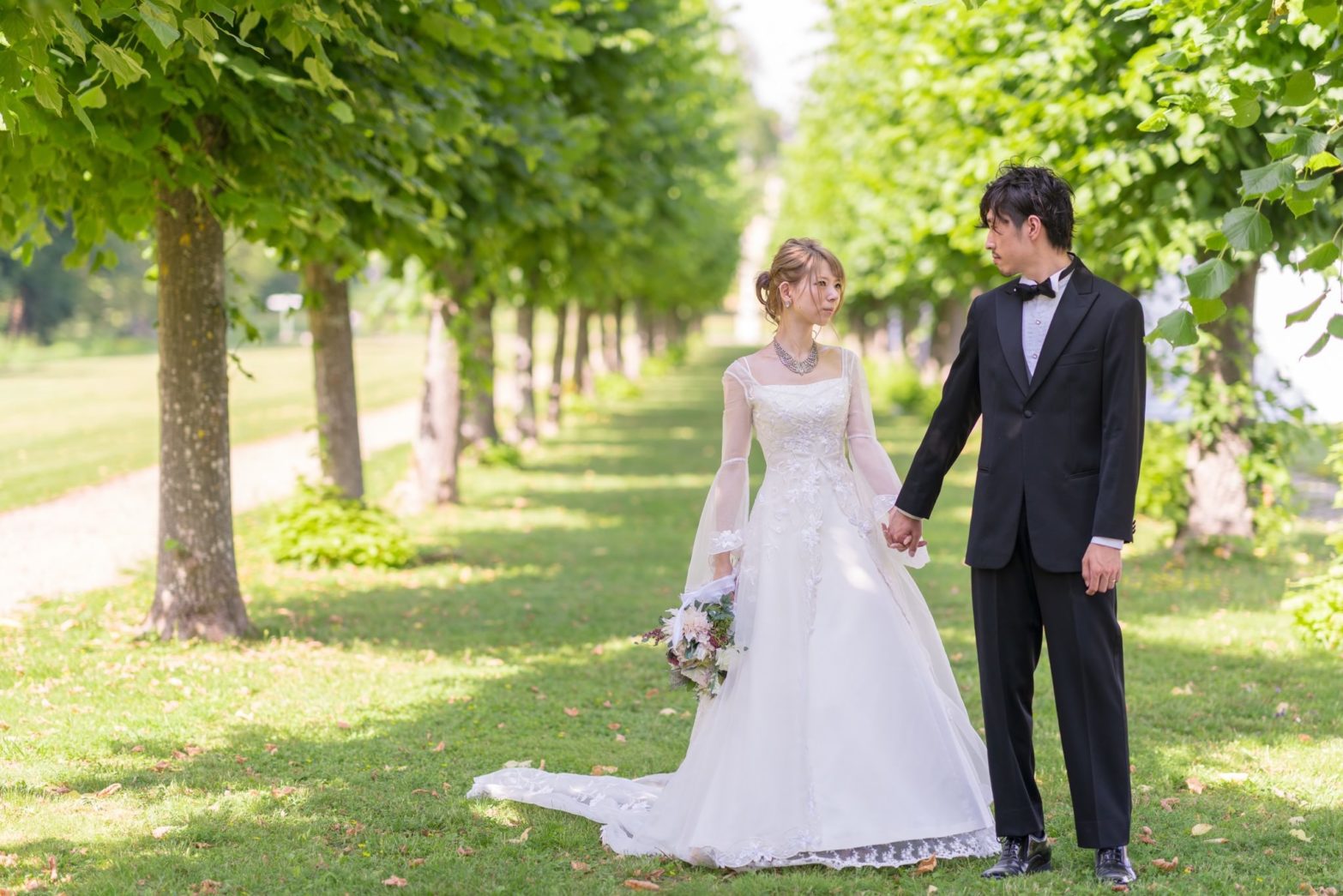 フランス式庭園の並木も絶好のウェディング撮影ポイント