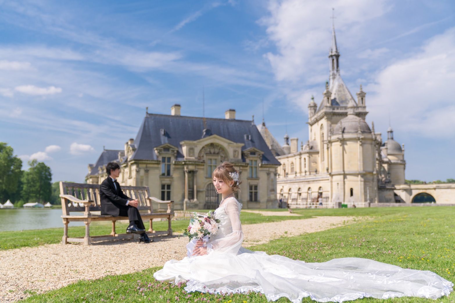 古城をバックに2人だけのロマンチックな時間