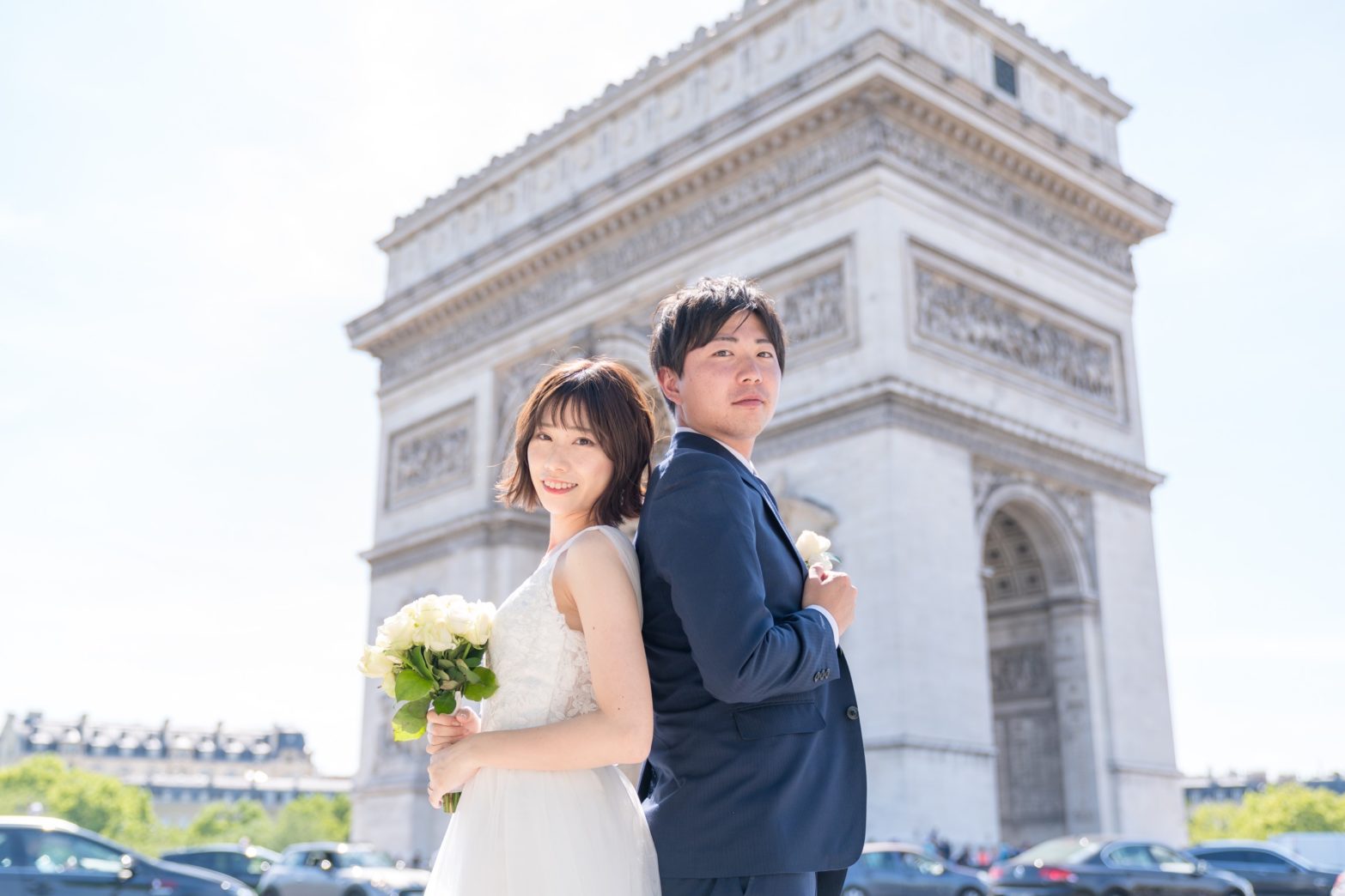 凱旋門でフォトウェディング - 半逆光で髪ツヤ＆やわらか効果を活用したウェディングフォト