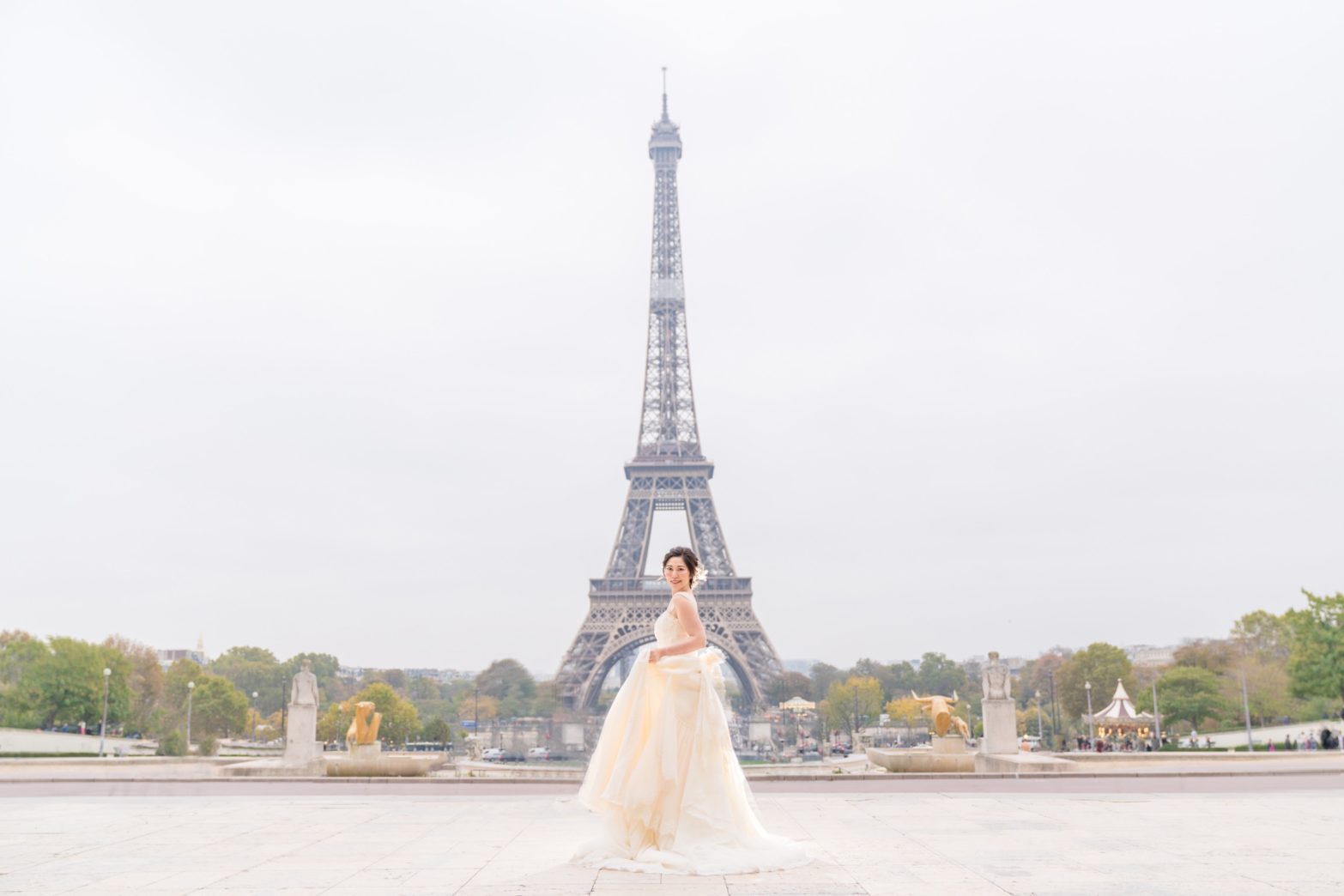 【エッフェル塔でウェディングフォト】 – パリのシンボル⑧