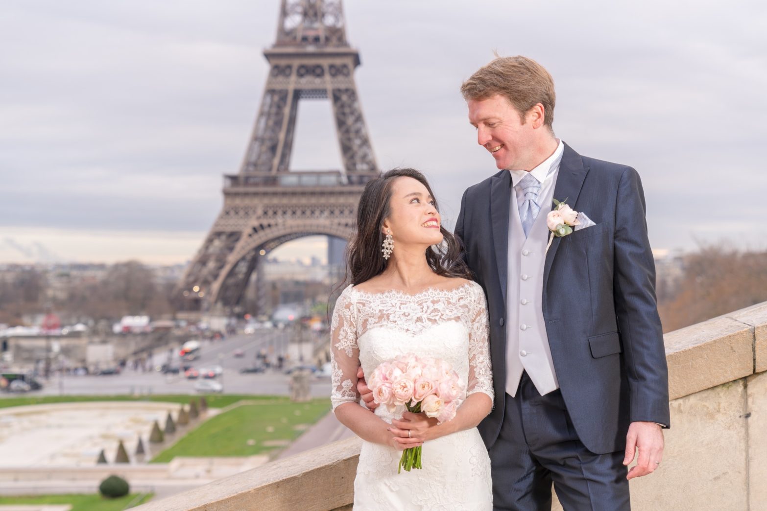 【エッフェル塔でウェディングフォト】 – パリのシンボル⑦
