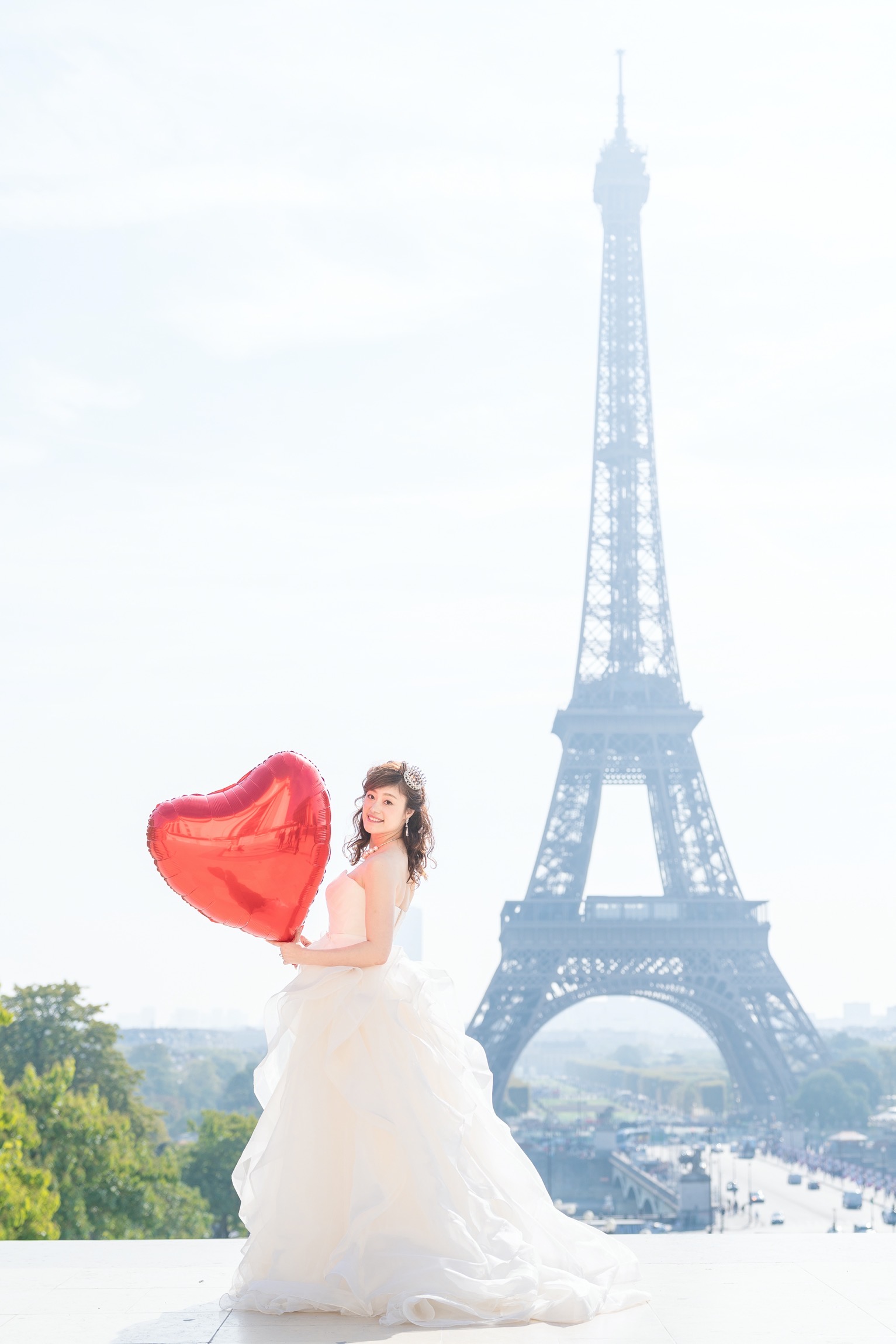 【エッフェル塔でウェディングフォト】 – パリのシンボル④