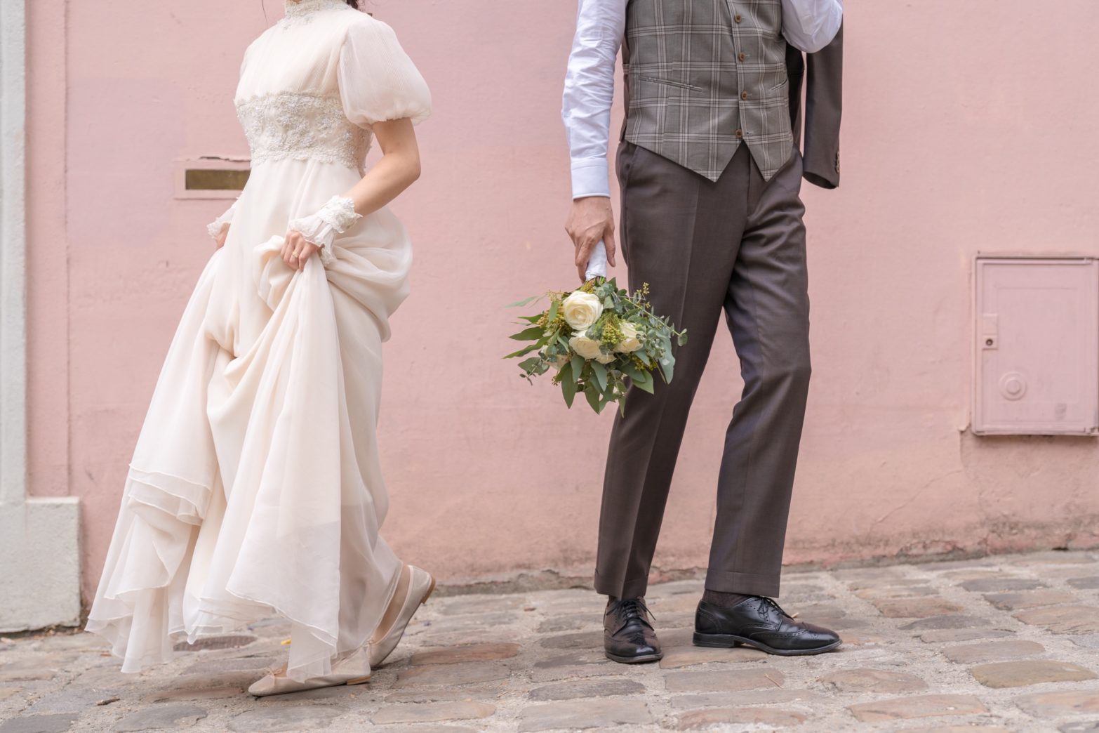 ウェディング衣装やアイテムにフォーカスした写真も大切な思い出