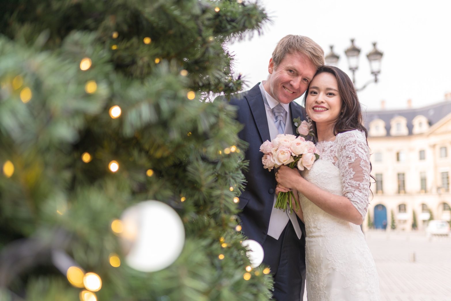 【ヴァンドーム広場でウェディングフォト】 – パリ王室広場のクリスマスイルミネーション