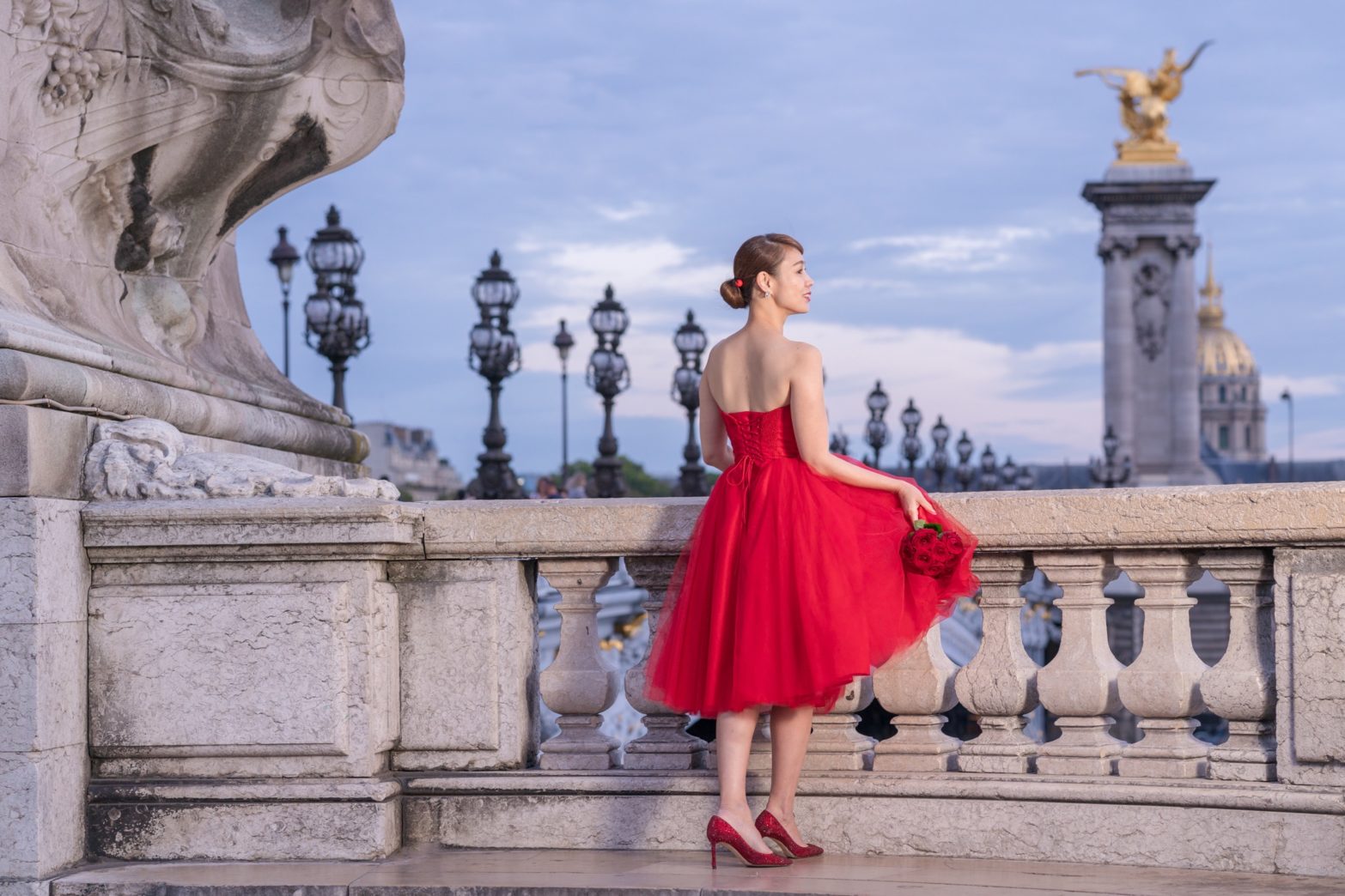 幻想的なパリウェディングフォトならマジックアワーが狙い目