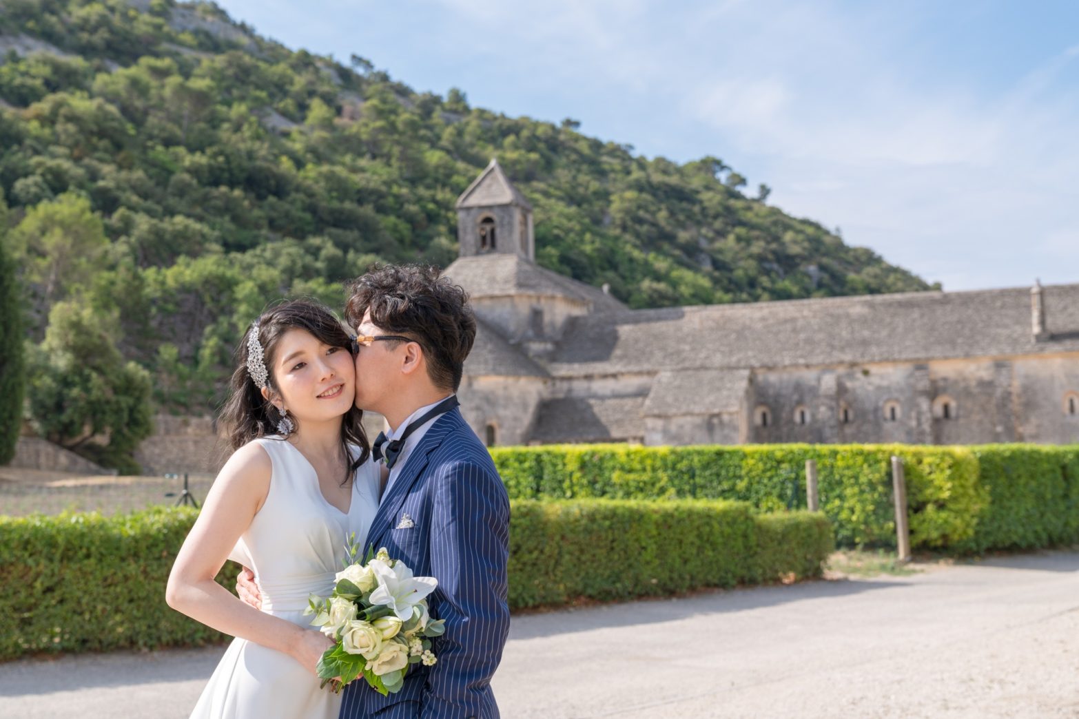 セナンク修道院：ラベンダー畑で有名な静寂に包まれた修道院