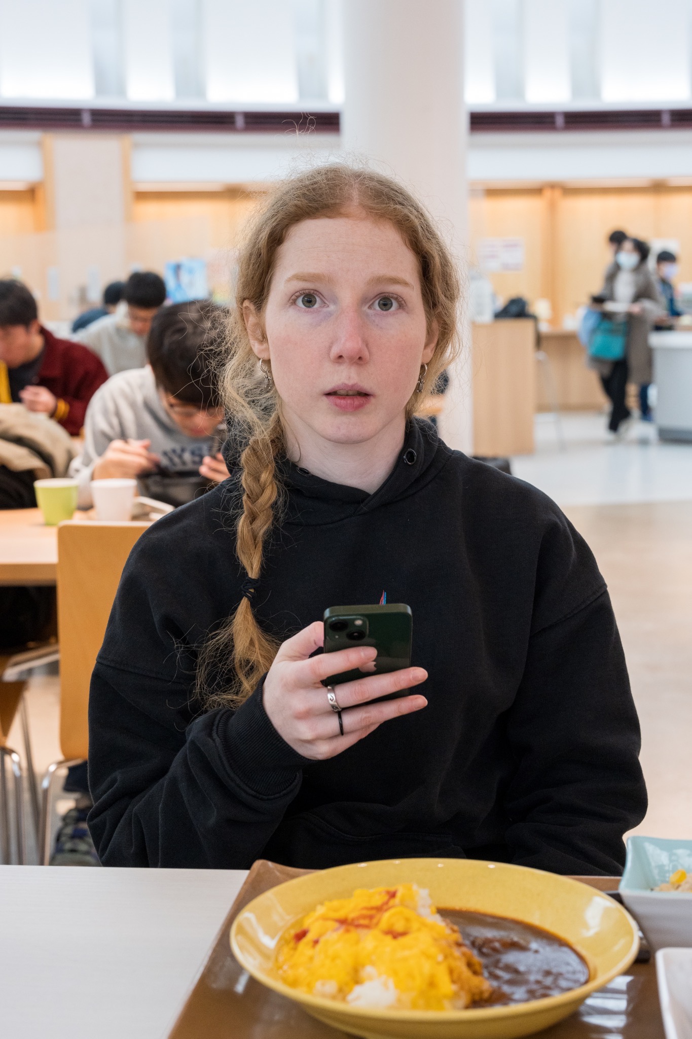 マニュアルフォーカスレンズで人物撮影は訓練が必要だが、写りはパーフェクト