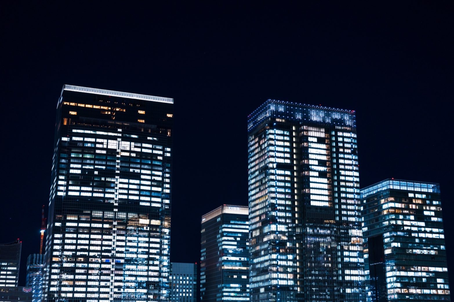 F2の明るいレンズなので、明るい都心の夜景撮影なら楽勝