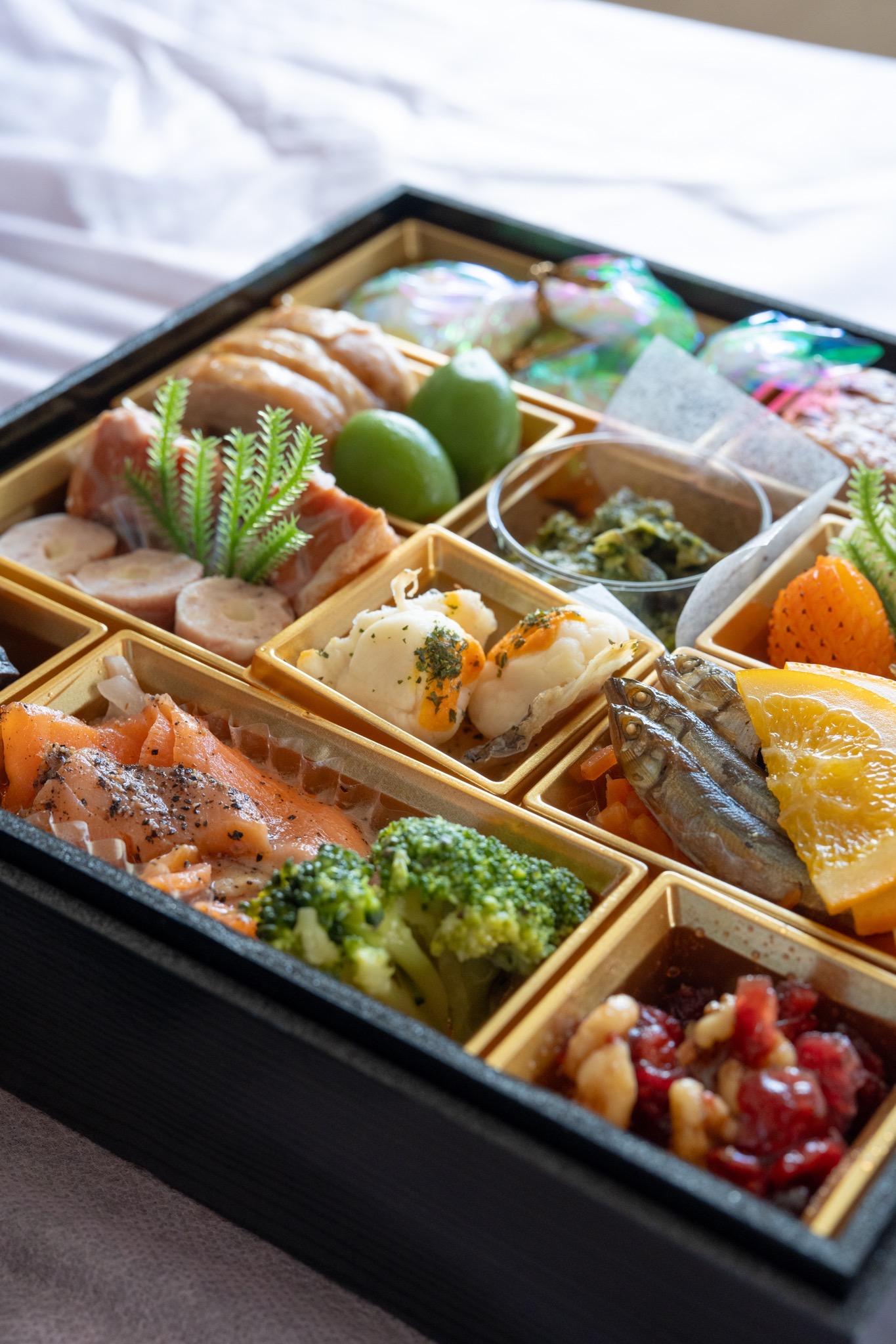 少し引いた位置から絞って撮ればテーブルフォトでも効果を発揮