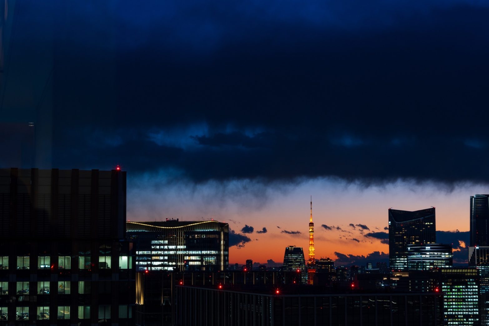 肉眼に近い画角の50mm標準レンズで東京タワーを撮影