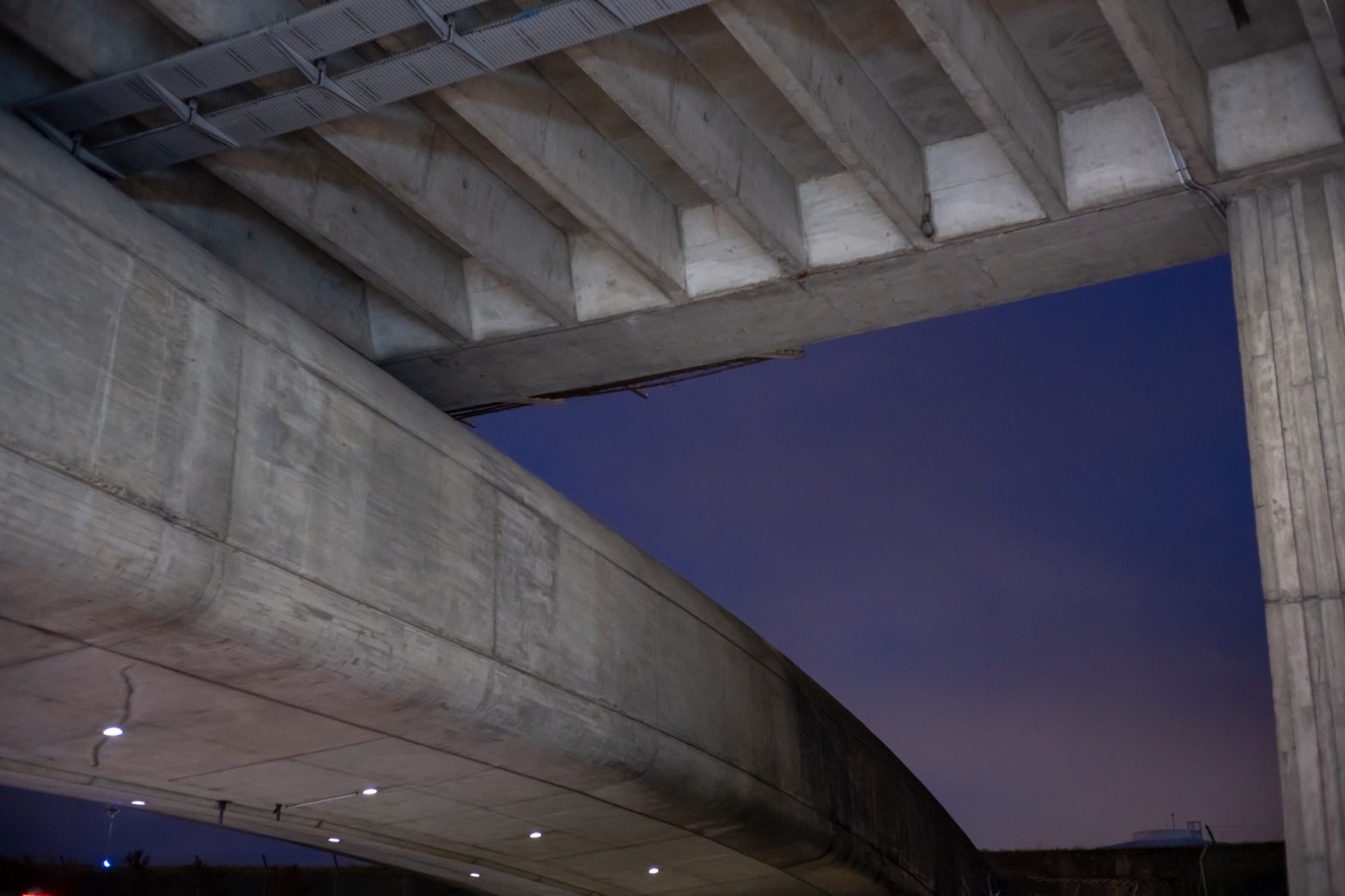 早朝のシャルルドゴール空港でNOKTON classic 40mm F1.4で撮影したショット