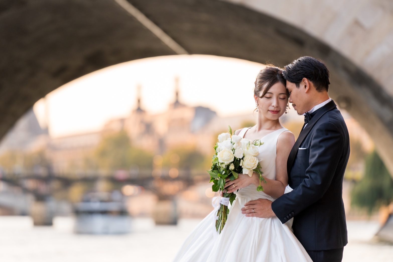 パリ発祥の地シテ島はしっとり大人っぽいスタイルで