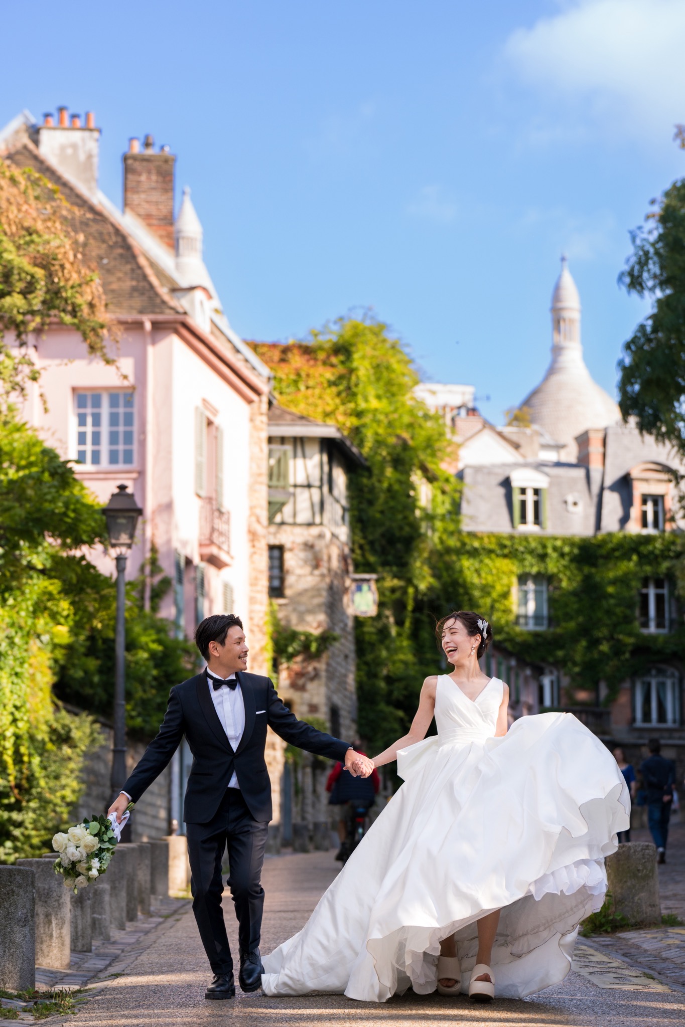 村のような雰囲気に包まれたカラフルで可愛らしいアブルヴォワール通り(Rue de l’Abreuvoir)