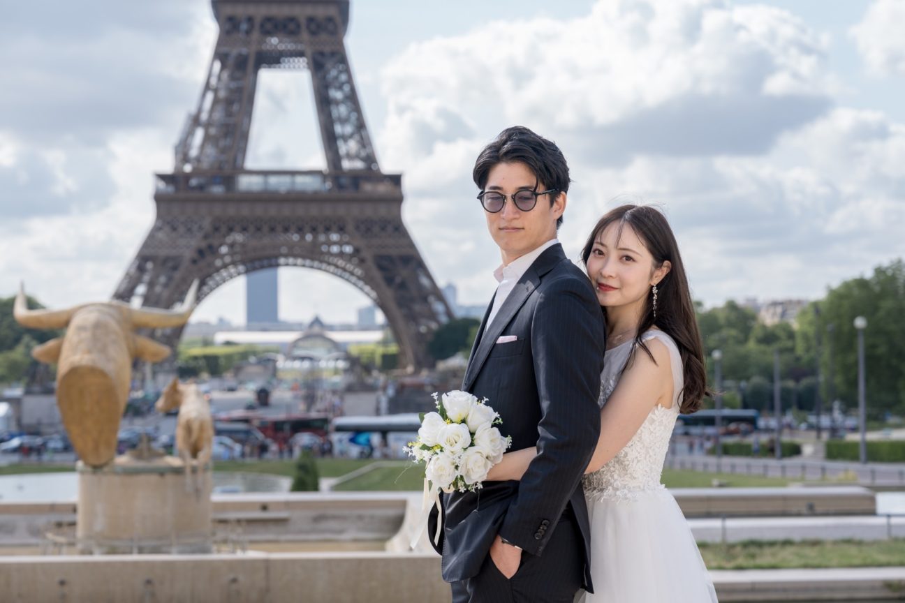 ウェディングフォト1時間半プラン（580ユーロ）- 費用を抑えて、パリ市内2箇所撮影