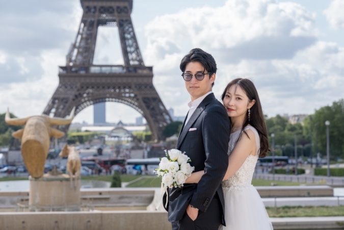 ウェディングフォト1時間半プラン（580ユーロ）- 費用を抑えて、パリ市内2箇所撮影