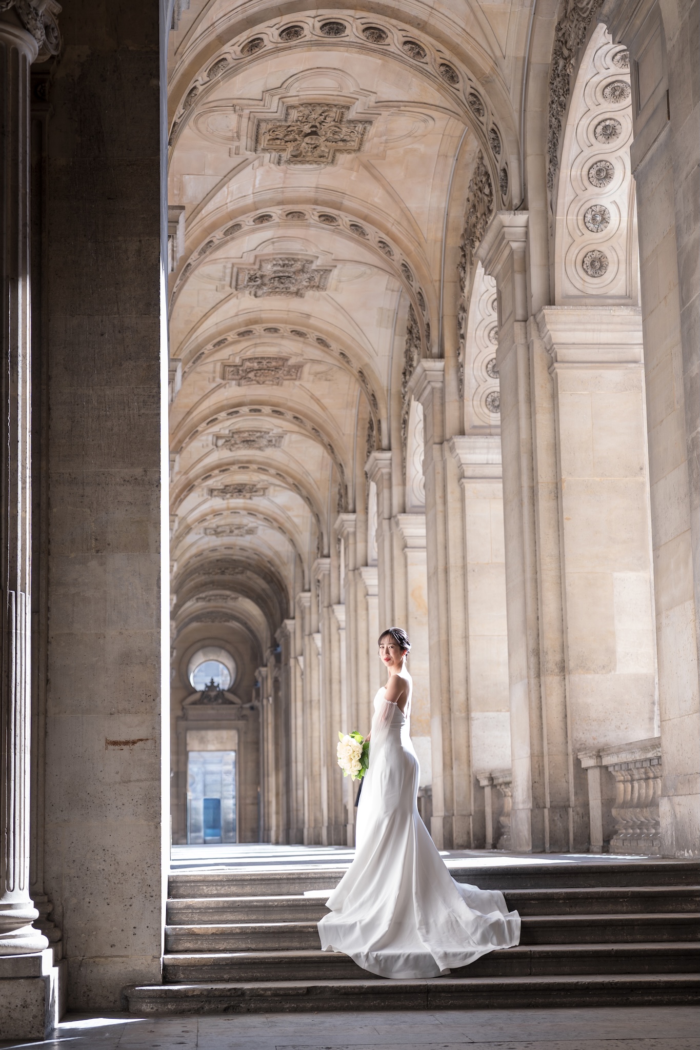 ルーブル美術館回廊だったら、午後でも半逆光で素敵な写真に仕上げられます！