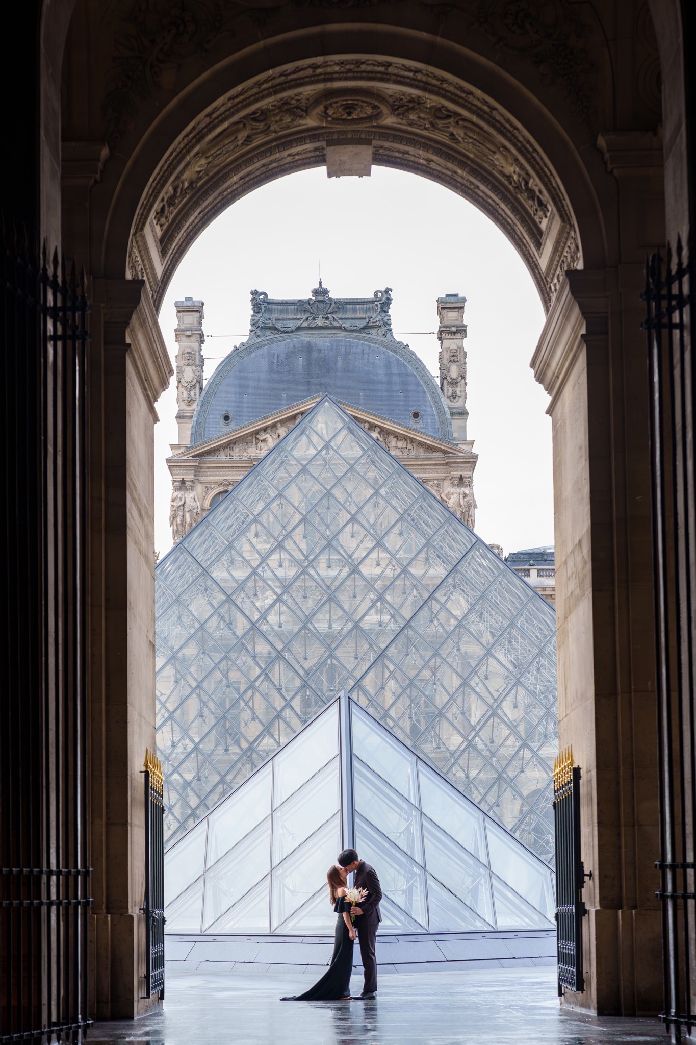 ガラスのピラミッド＆ルーブル美術館 - 早朝ならではの一枚